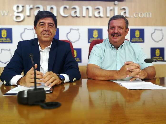 El consejero insular Gilberto Díaz y el presidente de la COAG, Rafael Hernández (Foto TA)